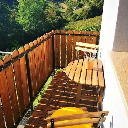 Hiska Soncni Hrib. דירה נובו מסטו